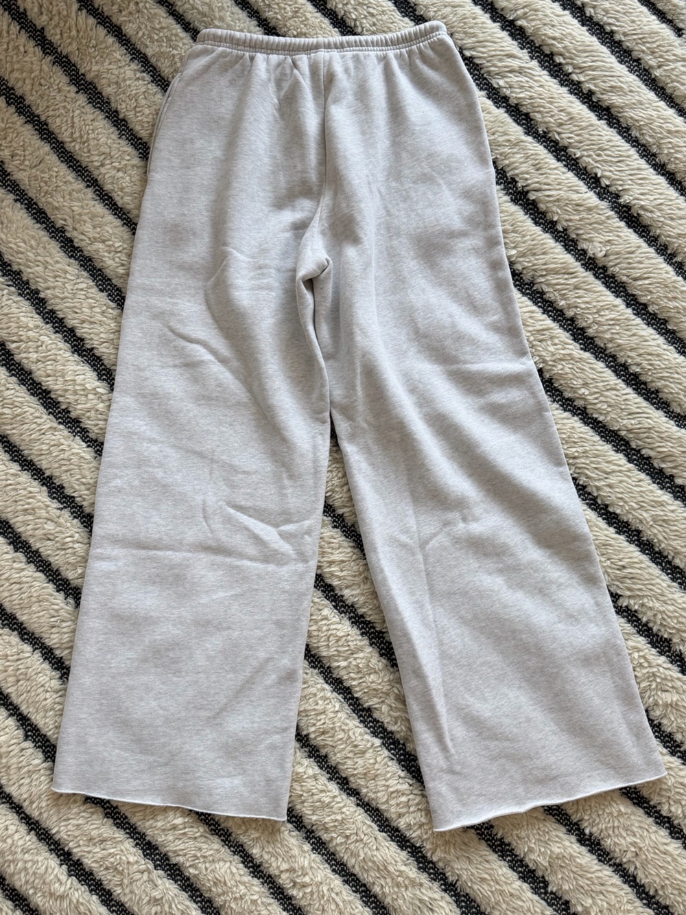 Aritzia Mega Flutter Sweatfleece Heather Cloud Size M NWT - Picture 4 of 7